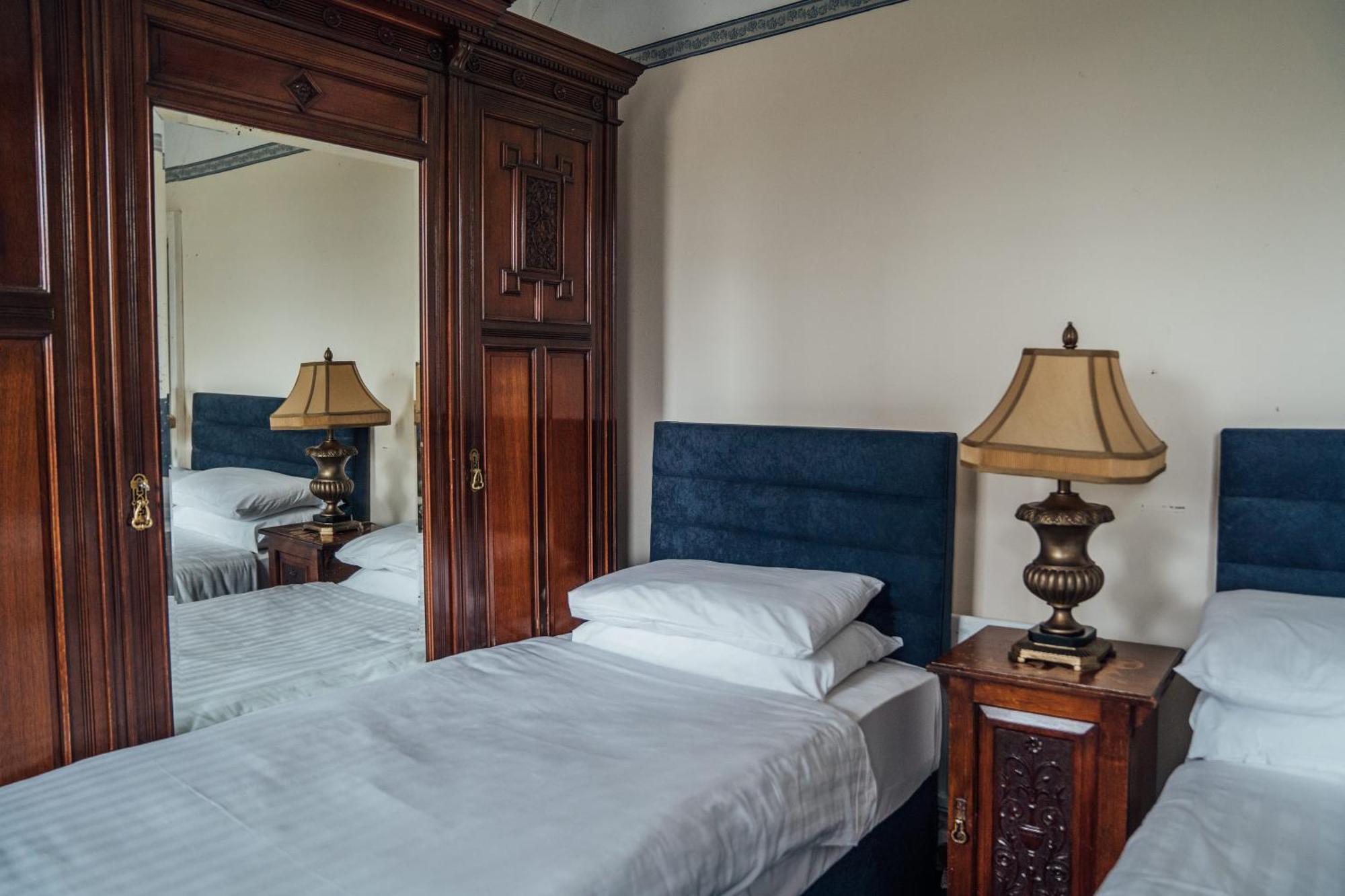 Bed and Breakfast Charlemont House Moy Экстерьер фото